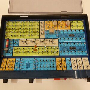 Science Fair 200 in One Electronic Project Lab Vintage Tandy Radio Shack